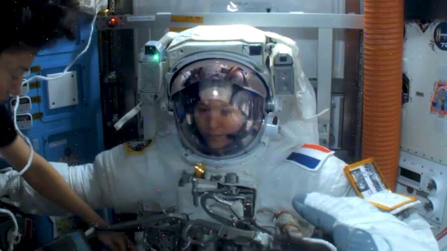 Beyond the airlock - Sophie Adenot's three spacewalks